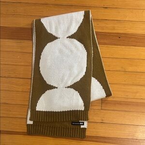 Marimekko Olive and White Geometric Knit Scarf